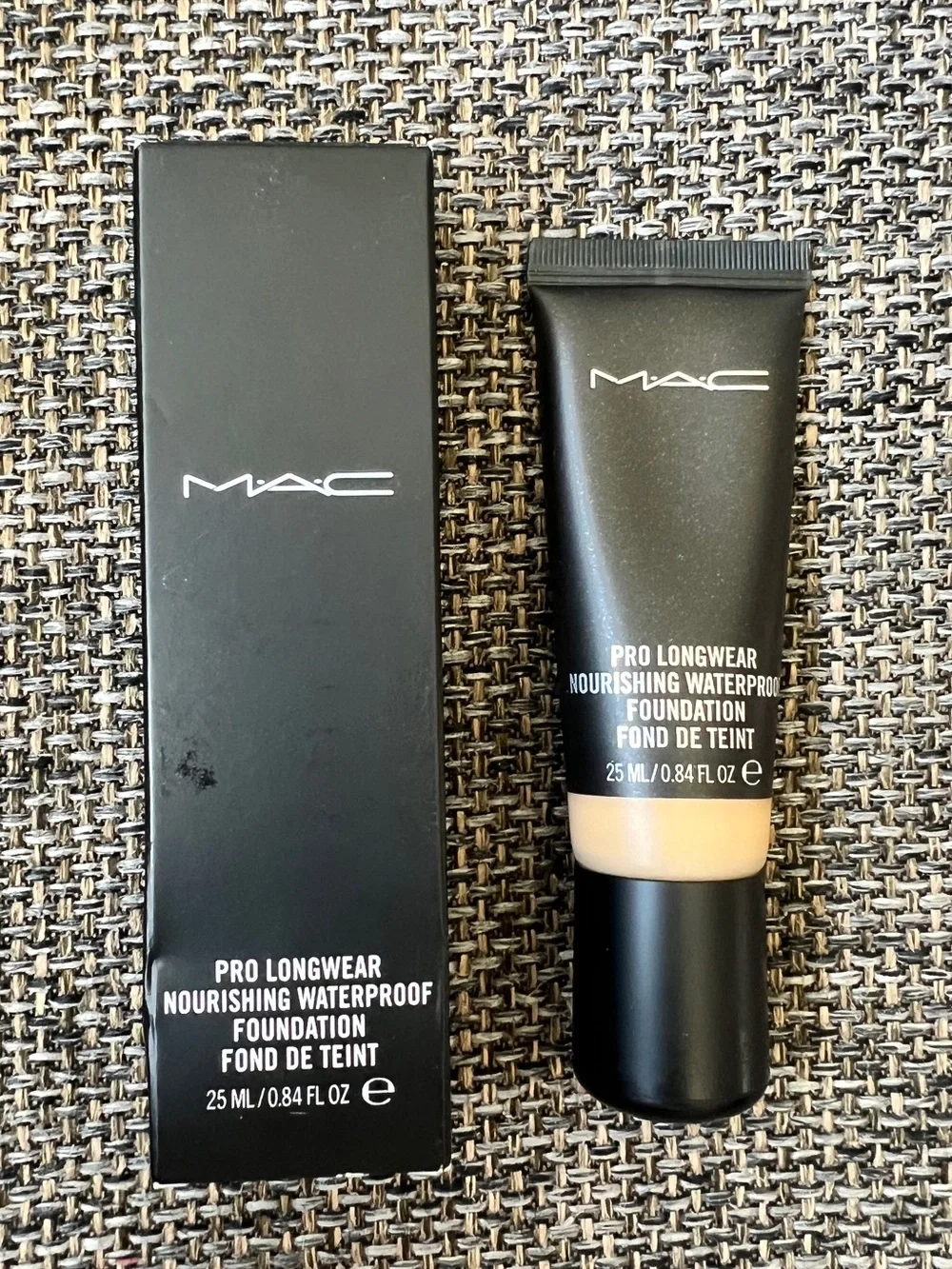MAC Pro Longwear Nourishing Waterproof Foundation - NC38